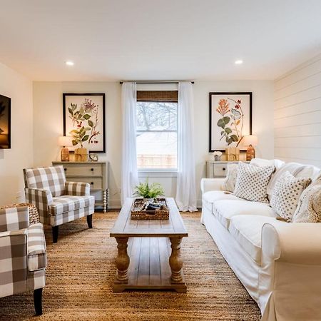 Downtown Luxury Farmhouse Apartment #4 웨스트던디 외부 사진