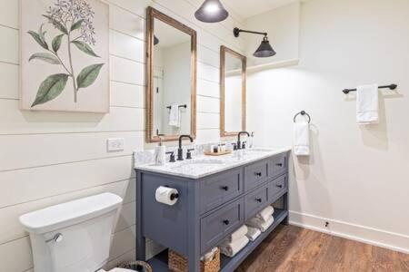 Downtown Luxury Farmhouse Apartment #4 웨스트던디 외부 사진