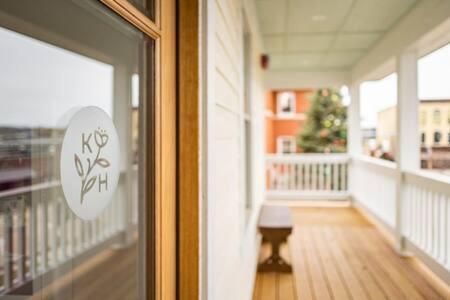 Downtown Luxury Farmhouse Apartment #4 웨스트던디 외부 사진