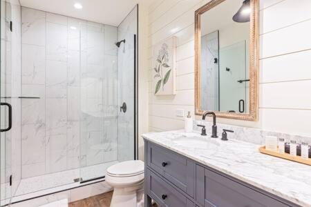Downtown Luxury Farmhouse Apartment #4 웨스트던디 외부 사진